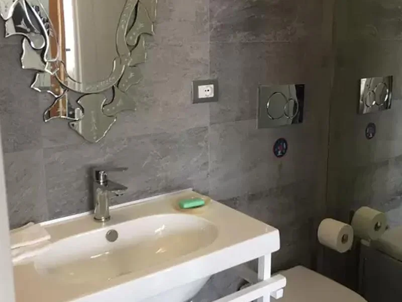 Il bagno della Cat Room