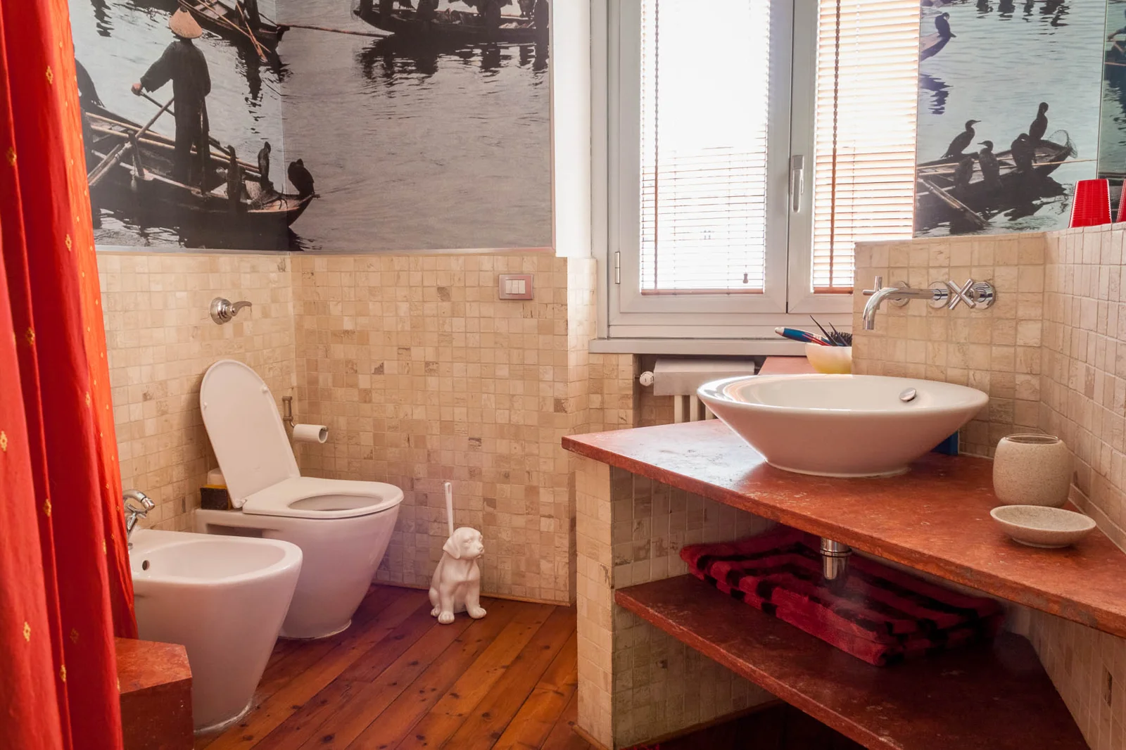 Dettagli del bagno della suite